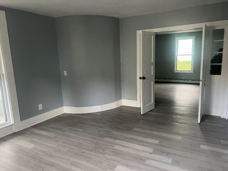 Building Photo - 74 Oak St