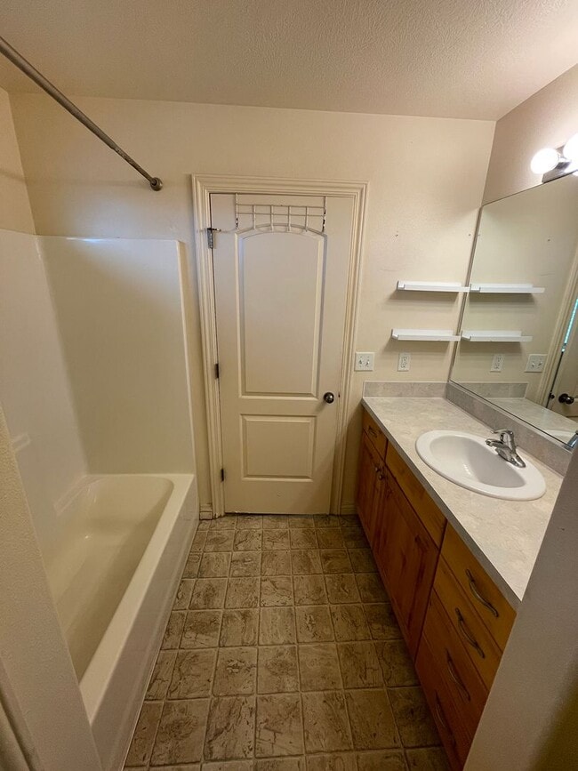 Building Photo - Amazing Home in Rexburg Idaho!