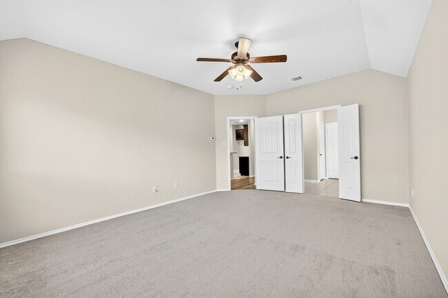 Building Photo - 217 Rugby Ln