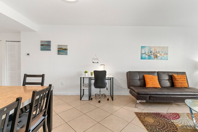 Building Photo - 3219 SW 23rd Terrace