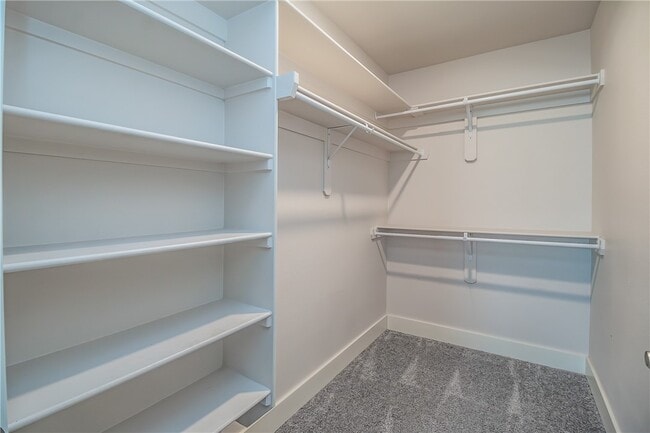 Building Photo - 350 W Kinniburgh Dr