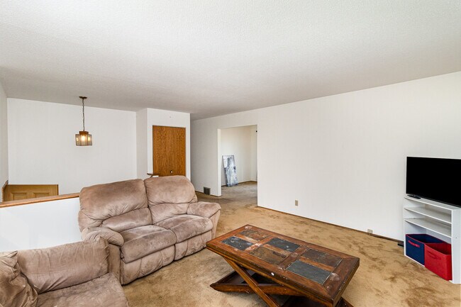 Furnished living room - 3937 Pumice Ct