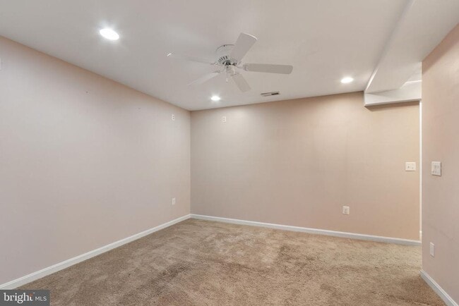 Building Photo - 6910 Governors Grant Ln