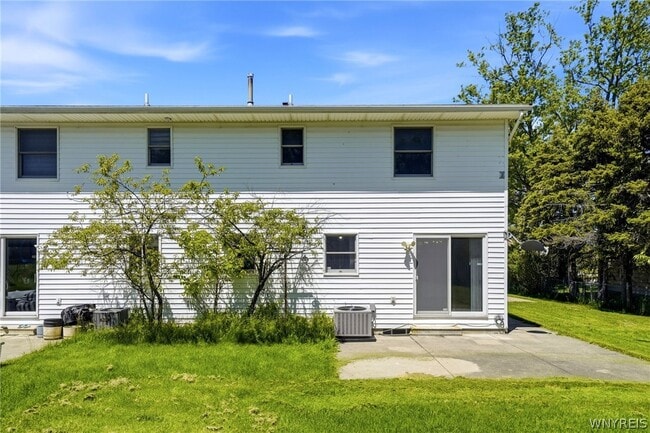 Building Photo - 555 Lakeview Ave