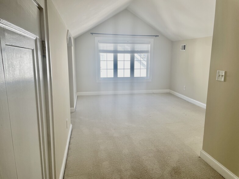 Upstairs Bedroom - 4707 Elkins Ave