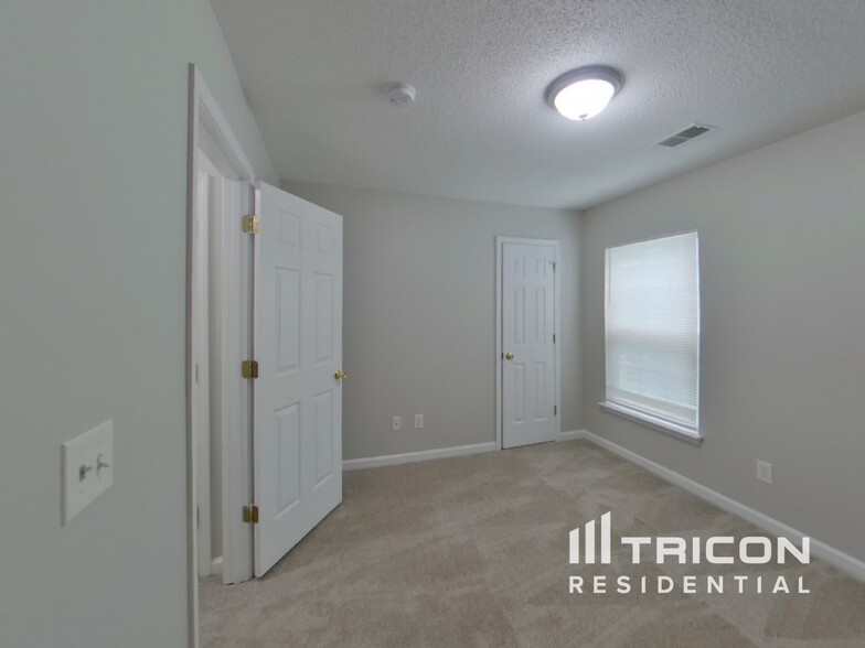 Building Photo - 3 Wild Iris Ct