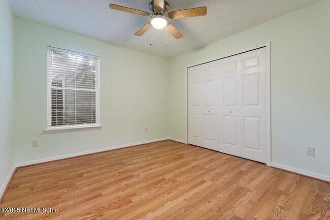 Building Photo - 2058 Forest Gate Dr E