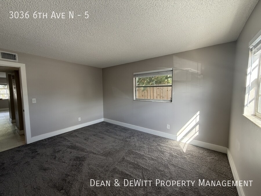 Building Photo - 1 Bed/1 Bath - Unit 5
