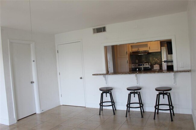 Building Photo - 9101 Tudor Dr