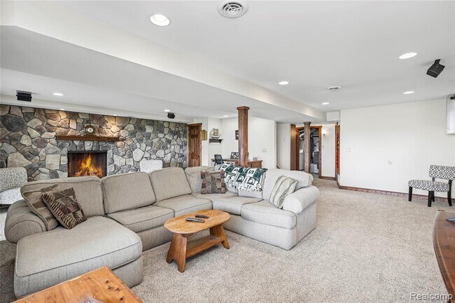 Building Photo - 9510 Beechcrest St