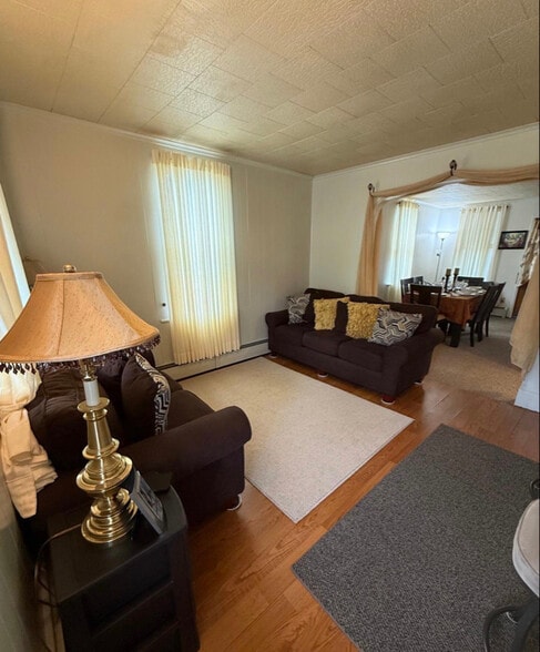 Building Photo - 1701 Mohawk St