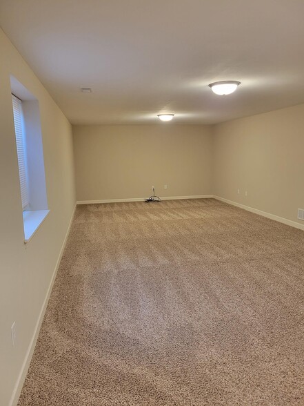 Building Photo - 2616 Fieldstone Dr