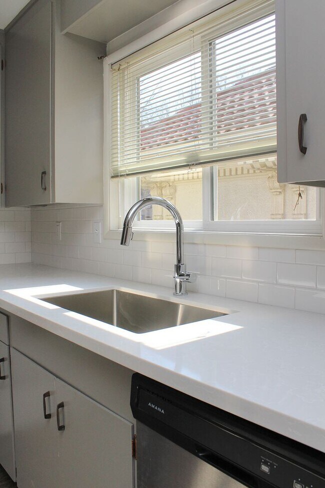 Building Photo - 2002-2012 NE 22nd Ave