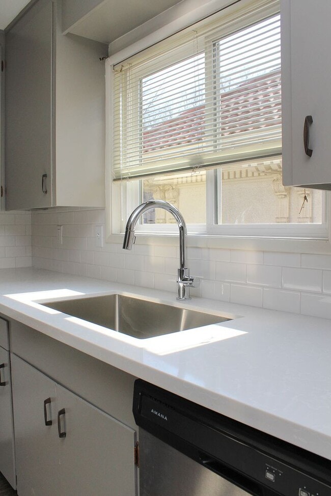 Building Photo - rbhl01