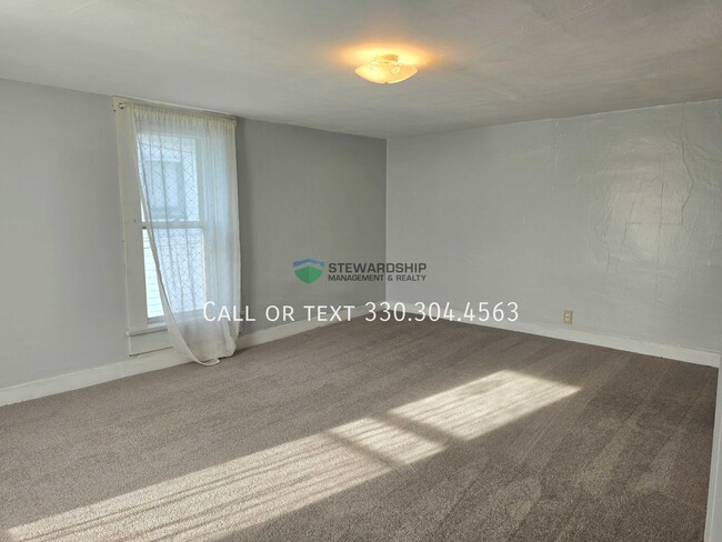 Building Photo - 5573 N Market St