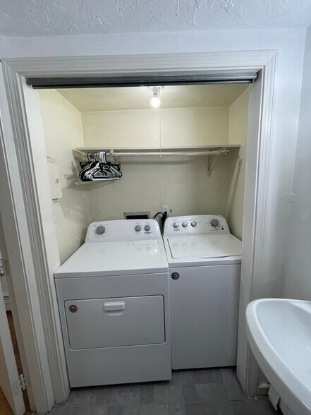 Building Photo - 195 Maverick St