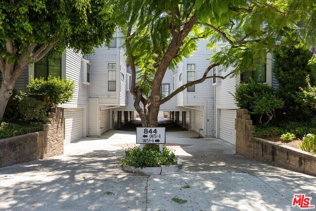 Building Photo - 844 Magnolia Ave