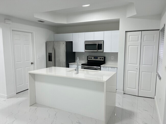 Building Photo - 4914 White Mangrove Way E