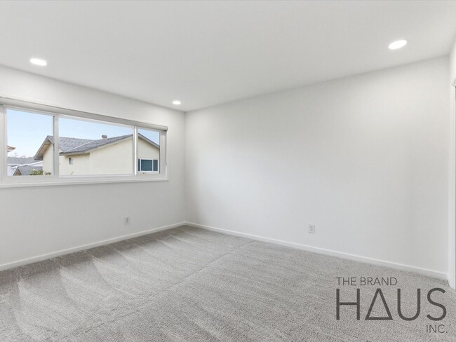 Building Photo - Newly Remodeled Huntington Beach Home with Brand-New AC & Premium Finishes