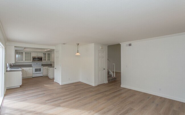Building Photo - 7960 Represa Cir
