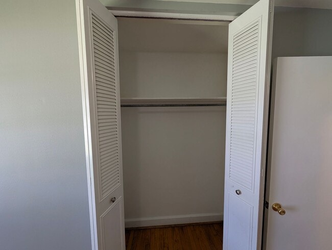 Building Photo - 3 Bedroom, 1.5 Bath Home with HVAC & Fenced Backyard