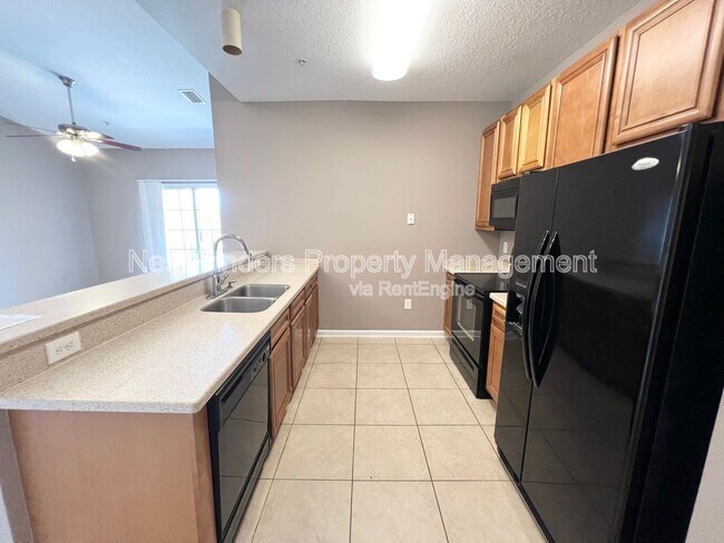 Building Photo - 8210 Green Parrot Rd