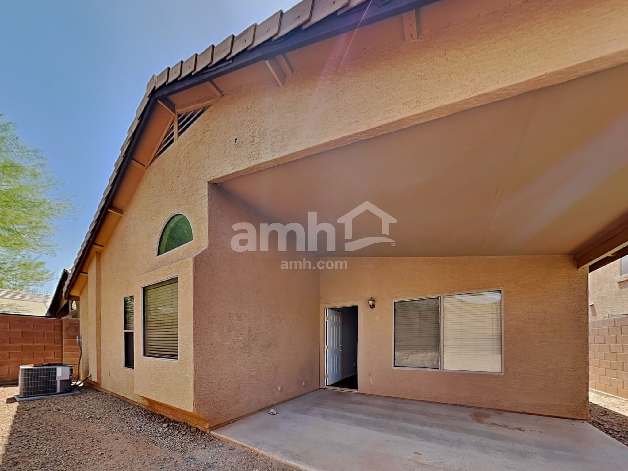 Building Photo - 2220 W Madre Del Oro Dr