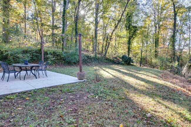 Building Photo - Cute & Private 3BR Home Ready for Move-In