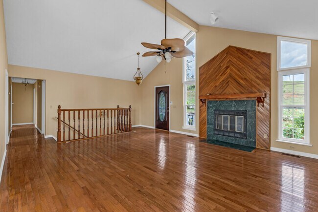 Building Photo - 7918 Holly Hills Dr