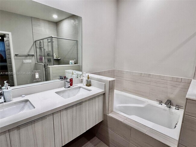 Building Photo - 7924 NW 105th Ave