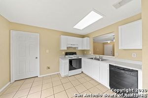 Building Photo - 9727 Green Plain Dr