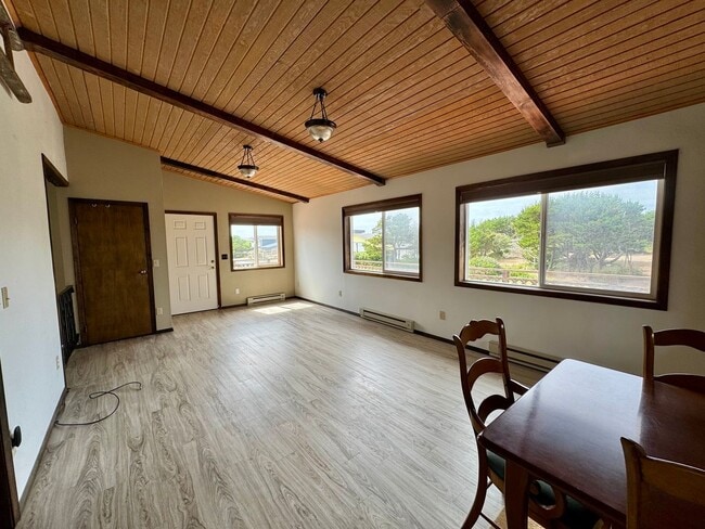 Building Photo - Ocean Park 2-Story Home, Deck with Views, Separate Living Spaces