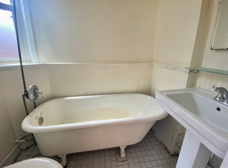 *Pictures are representative samples of the advertised unit. In some cases, the actual units you tou - 52 Revere St