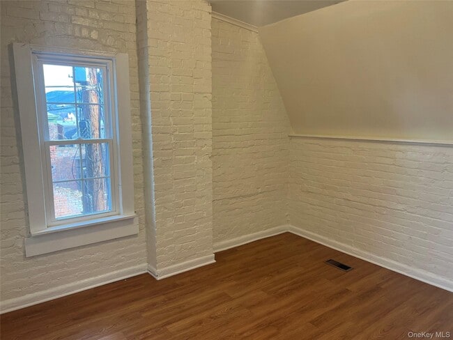 Building Photo - 182 Grand St