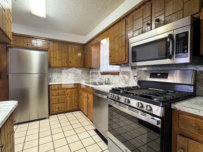 Building Photo - 1005 Van Buren Ave NW
