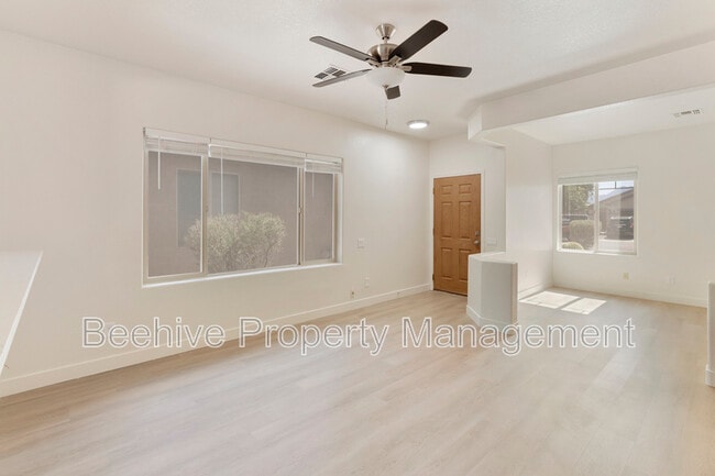 Building Photo - 220 N 110th St