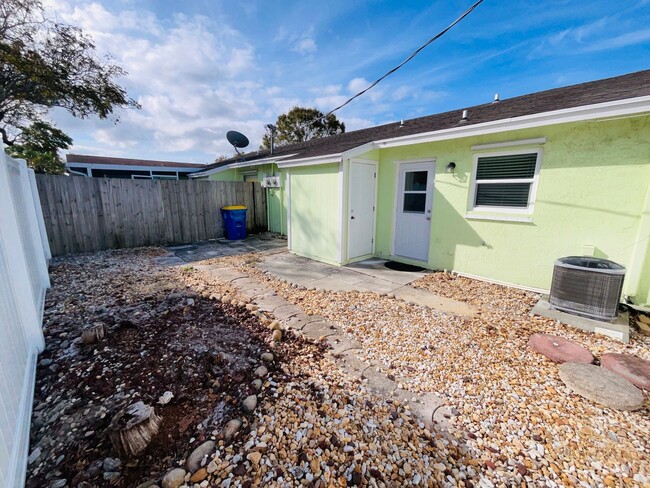 Building Photo - Manatee Creek Duplex 2/1