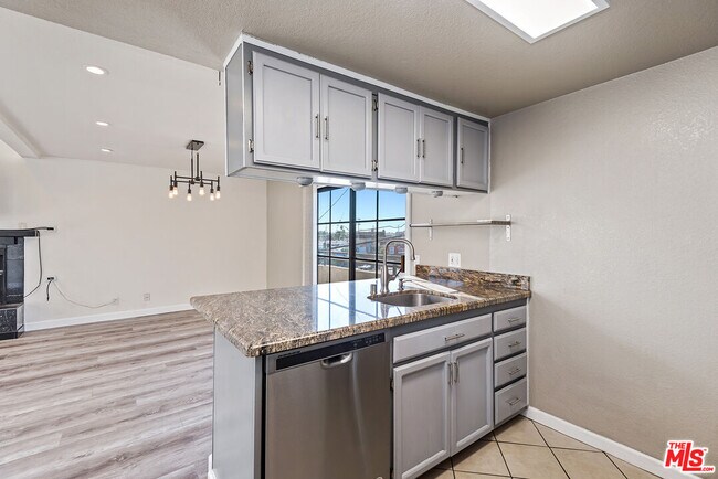Building Photo - 3780 Ocean View Ave