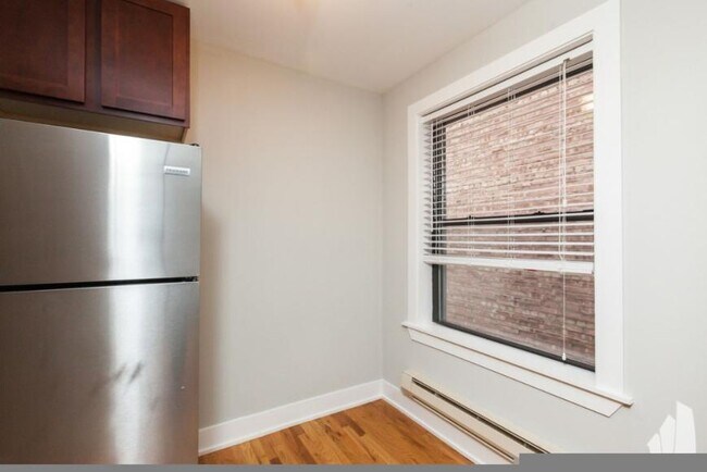 Building Photo - 2 bedroom in Chicago IL 60657