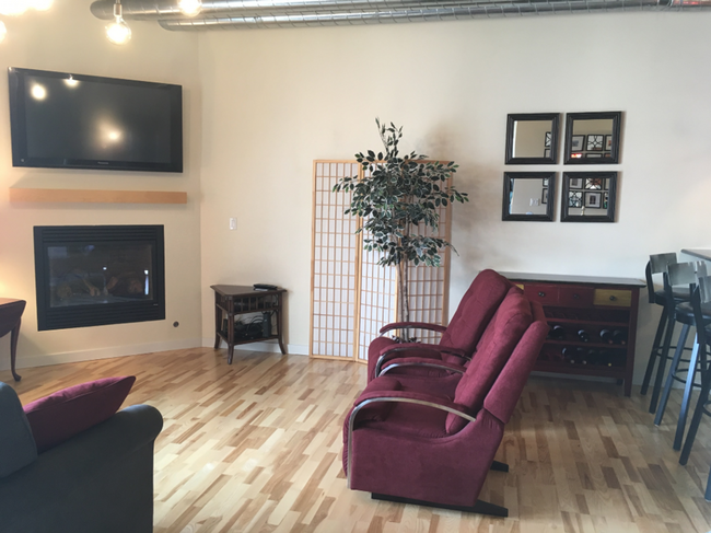 Building Photo - Available May 10th, 2025-Beautiful and Spa...