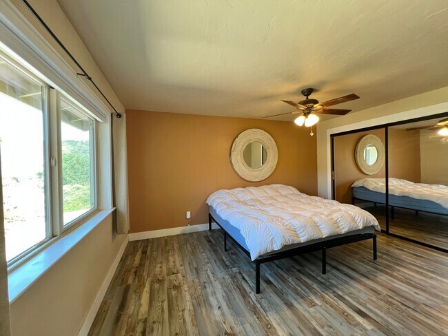 Building Photo - 27030 Oakflat Dr