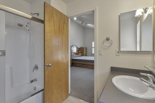 Building Photo - Tons of Space l Great Schools l Prime Sili...
