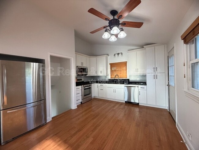 Building Photo - 2N278 Prairie Ave