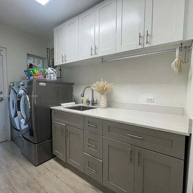 Building Photo - 8801 SW 124th St