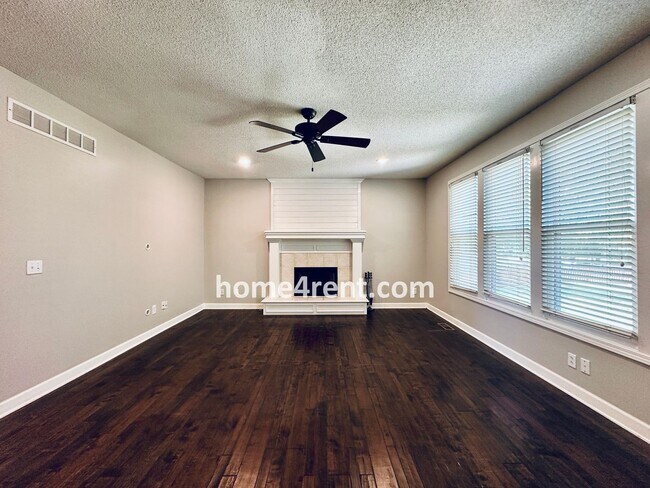 Building Photo - Elegant Cul-de-Sac Retreat with 5th Bedroo...