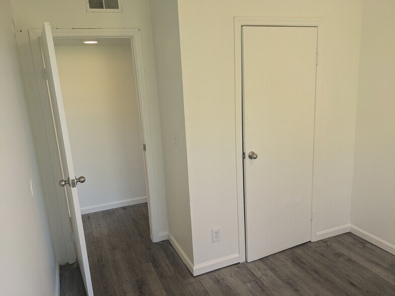 Building Photo - 227 Renner St