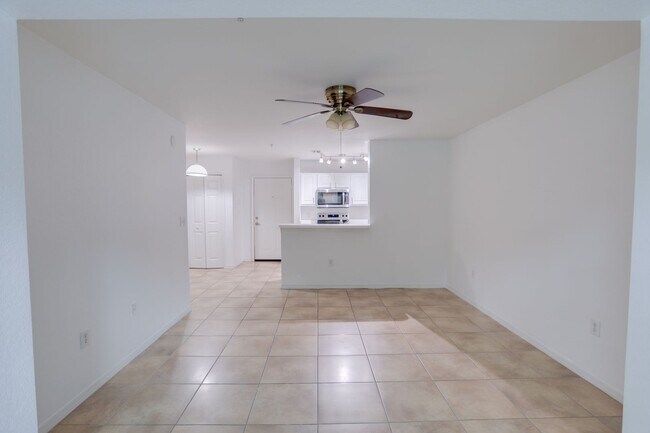 Building Photo - 5455 Vineland Rd