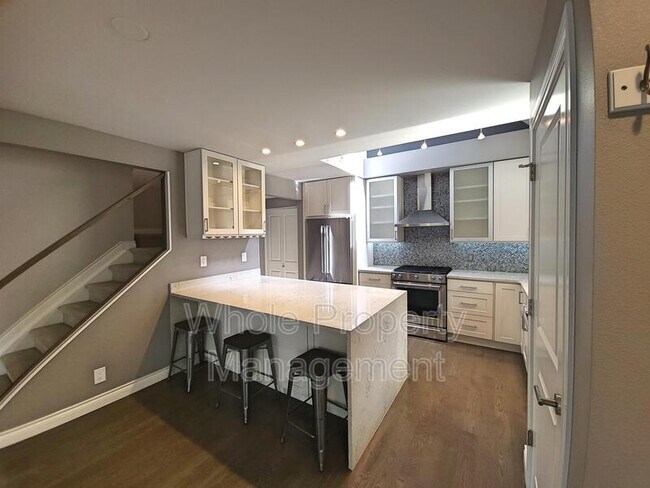 Building Photo - 434 Emerson St