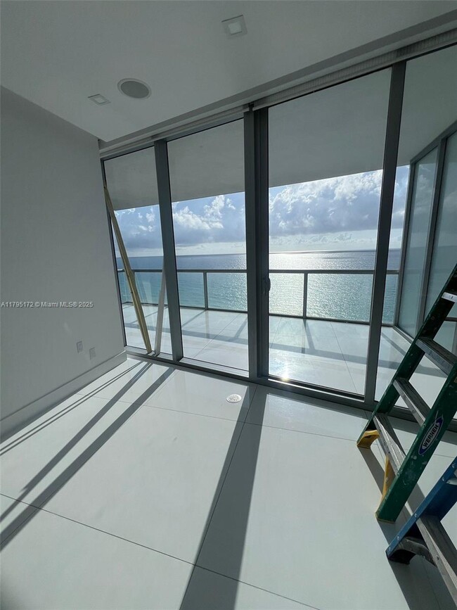 Building Photo - 17121 Collins Ave