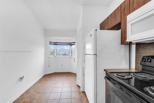Building Photo - 1251 SE 31st Ct
